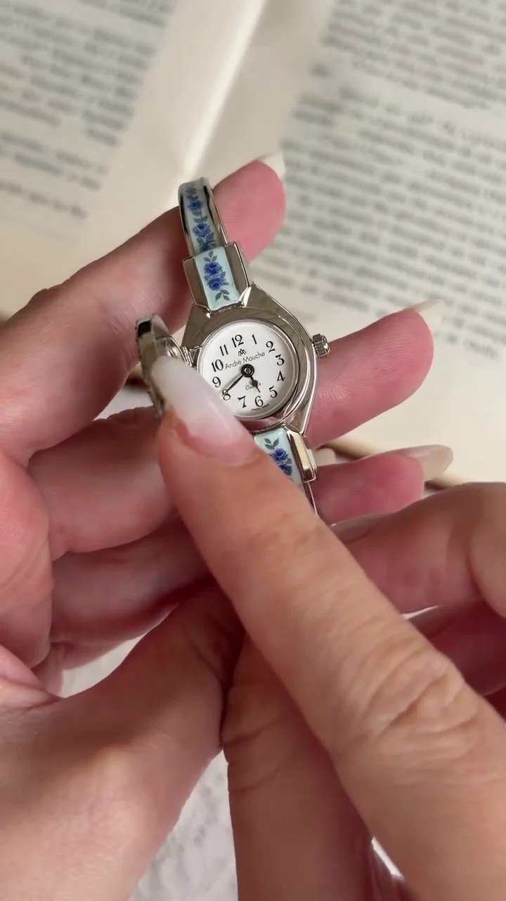 Vintage Floral Elegance Mini Bracelet